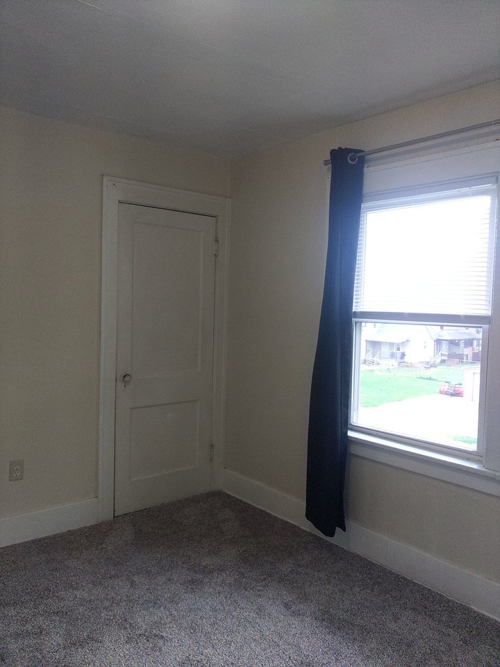 4414 8th Ave #4 - Photo 4 of 10