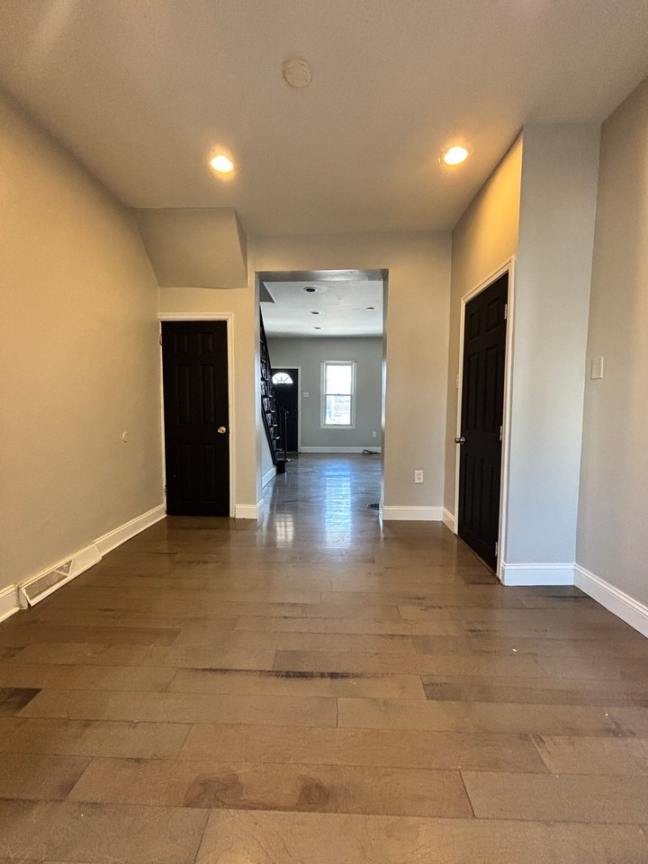 218 N Gross St - Photo 6 of 19