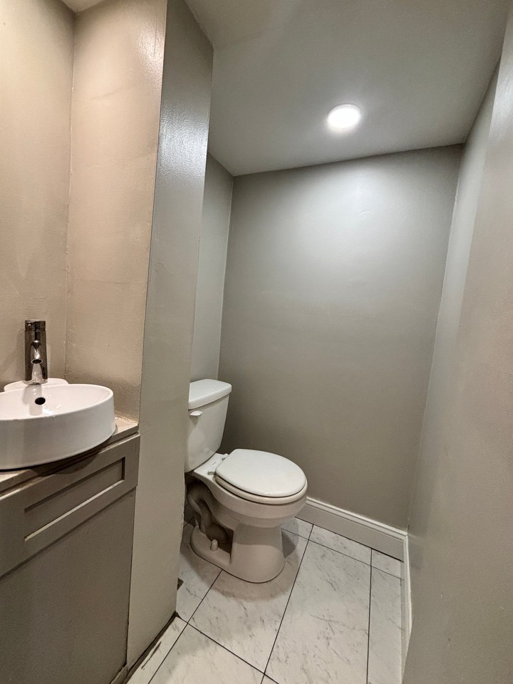 218 N Gross St - Photo 7 of 19