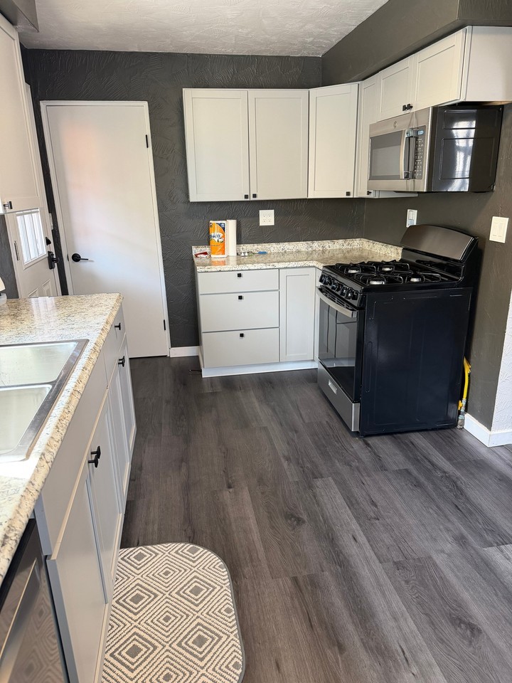 103 Coal St - Photo 3 of 12