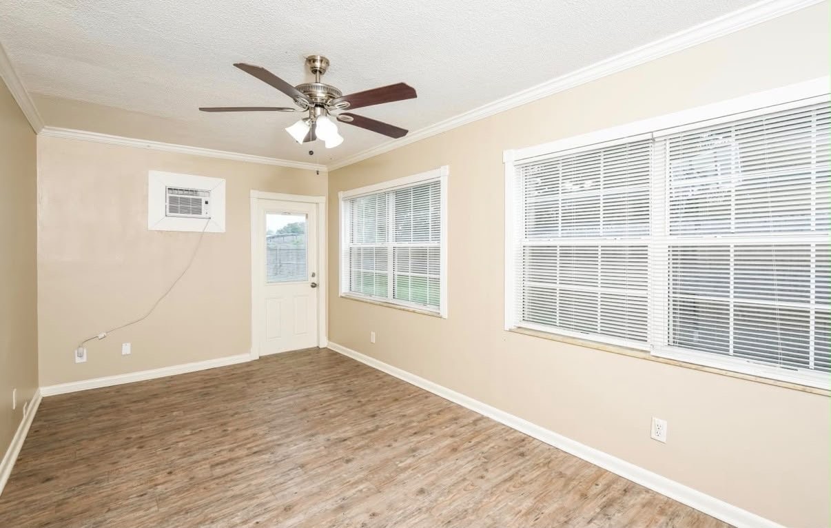 458 W Bernhard Ave #1 - Photo 3 of 10