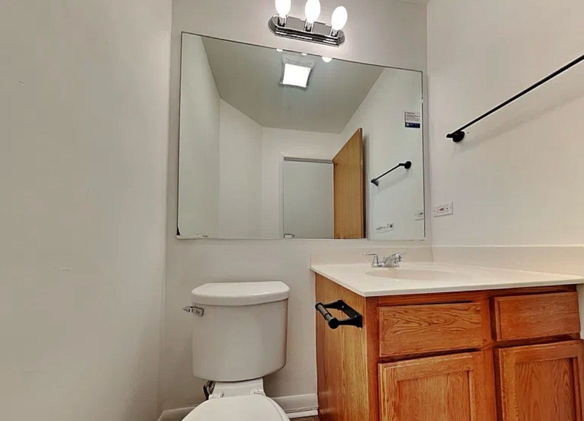2383 N Lancaster Ln - Photo 3 of 10