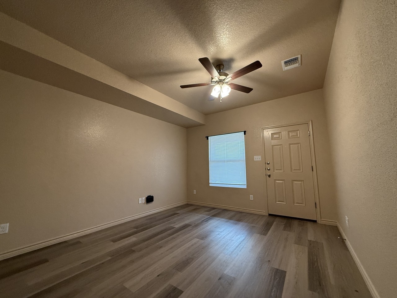 6205 Twist leaf Ln # B - Photo 3 of 18