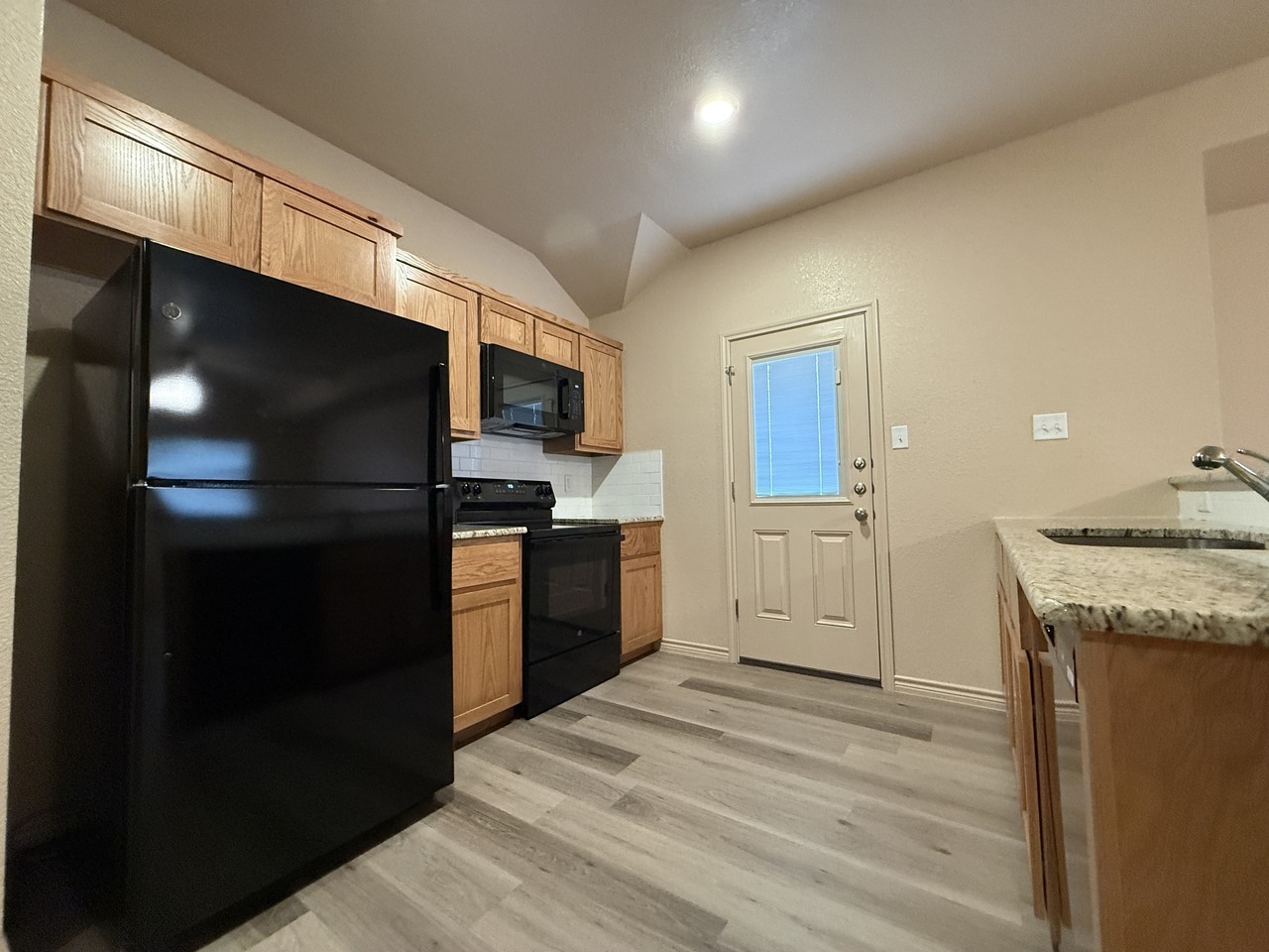 6205 Twist leaf Ln # B - Photo 4 of 18