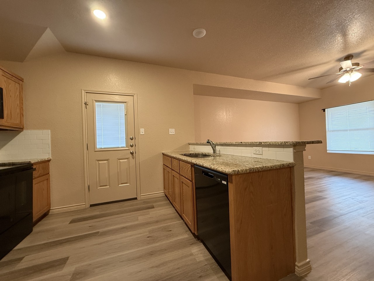 6205 Twist leaf Ln # B - Photo 5 of 18