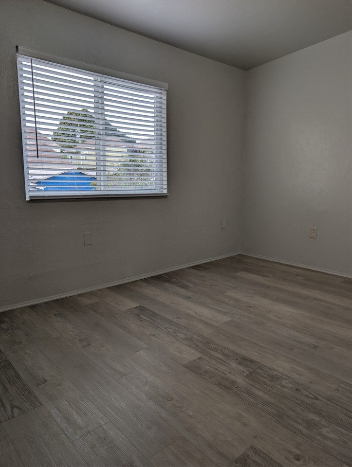 2011 Linden Street - Photo 4 of 22