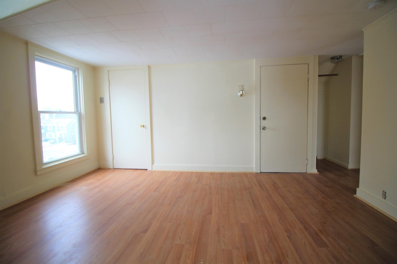 189 Pine St - Photo 2 of 17