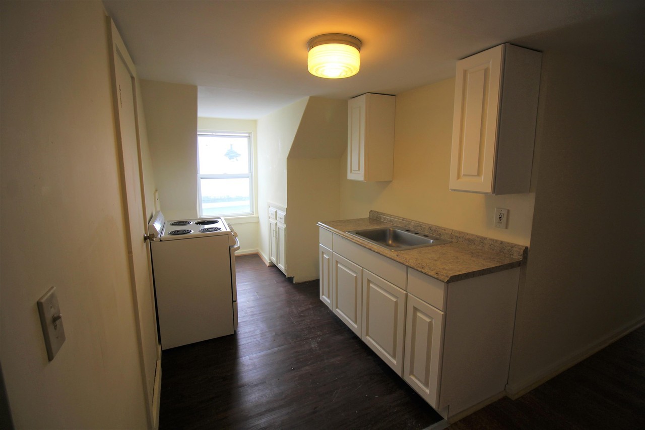 189 Pine St - Photo 7 of 17