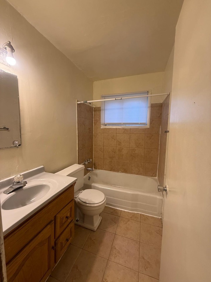 1613 W Bolivar Ave #1 - Photo 3 of 5
