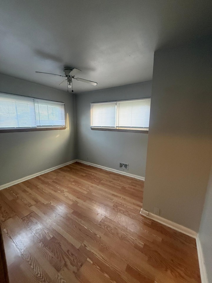 1613 W Bolivar Ave #1 - Photo 4 of 5