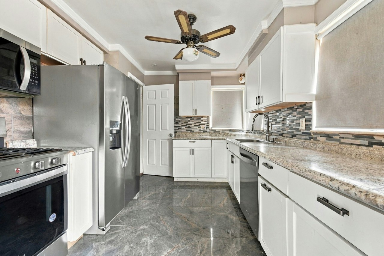 23303 Teppert Avenue - Photo 4 of 29