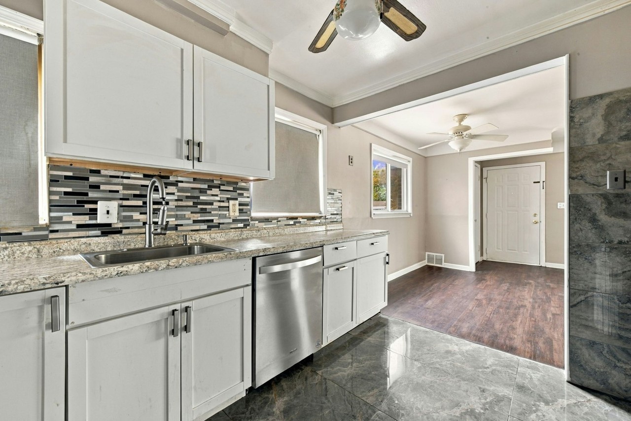 23303 Teppert Avenue - Photo 5 of 29