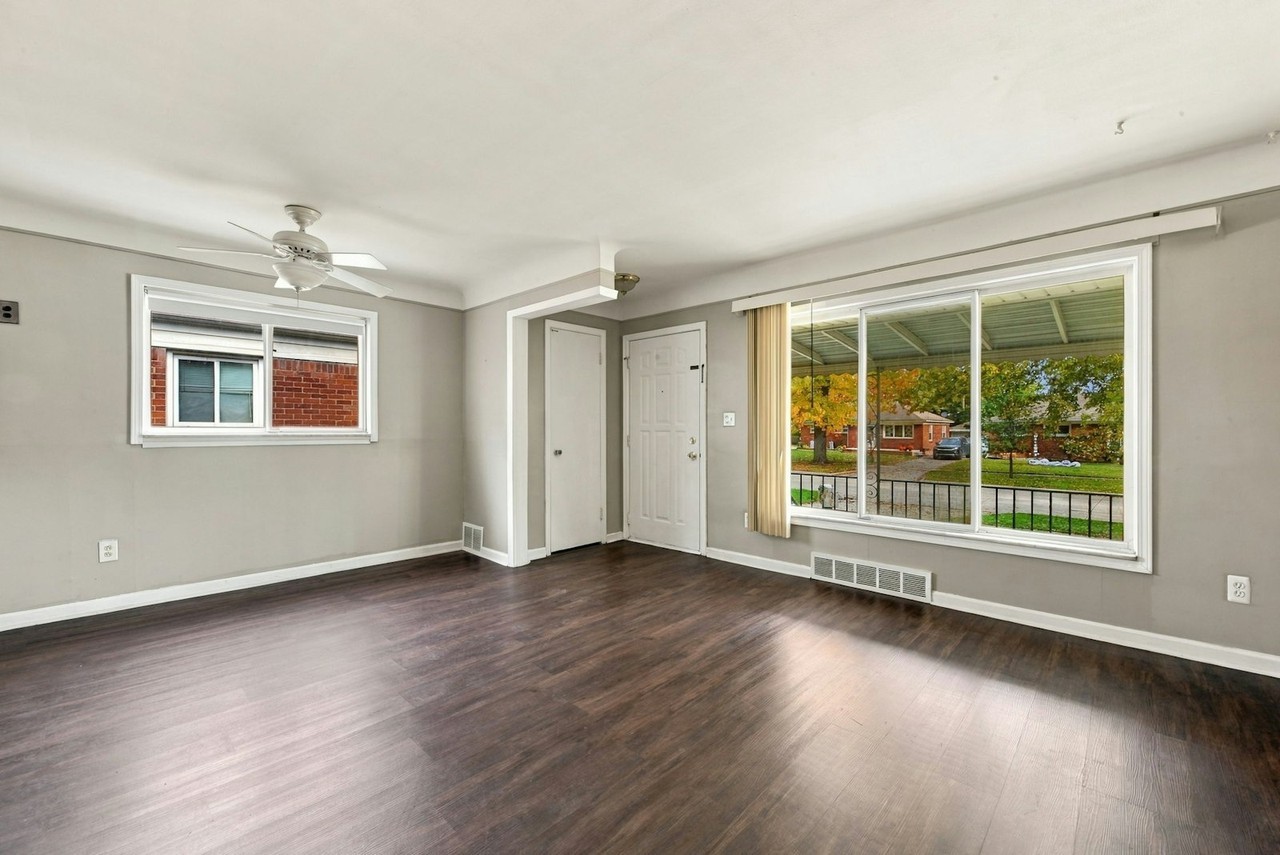 23303 Teppert Avenue - Photo 7 of 29