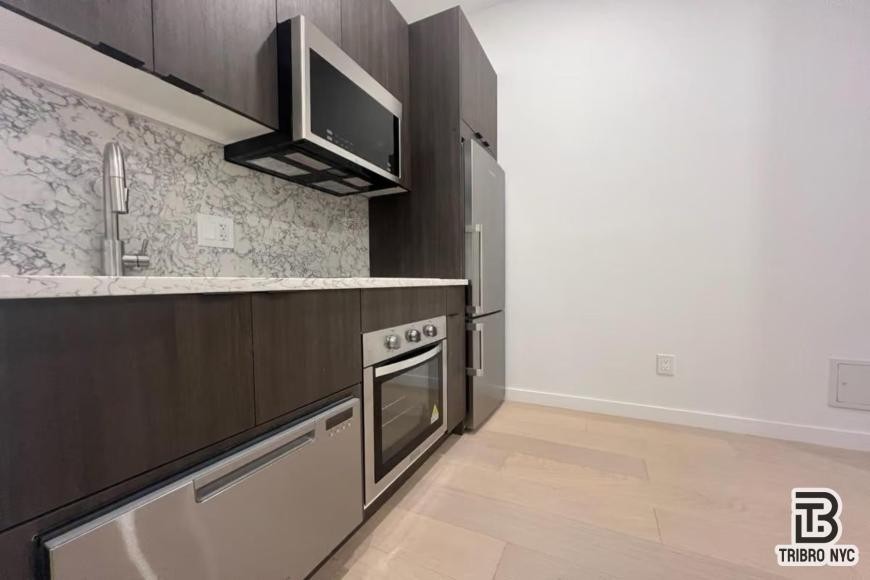 225 E 25th St - Photo 4 of 8