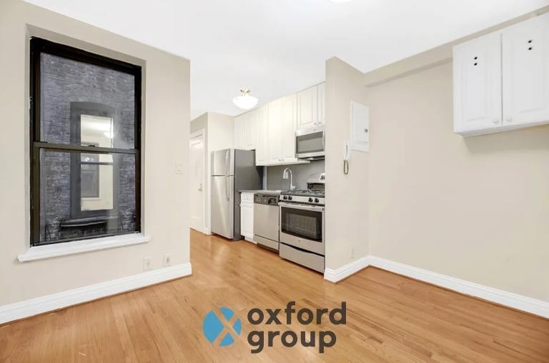 340 E 69th St - Photo 4 of 5