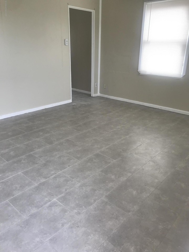 4308 Se 15th Ave - Photo 2 of 6