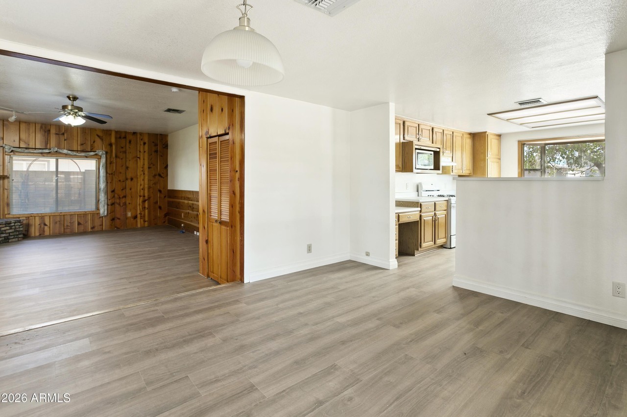 18204 N 2nd Pl - Photo 4 of 25