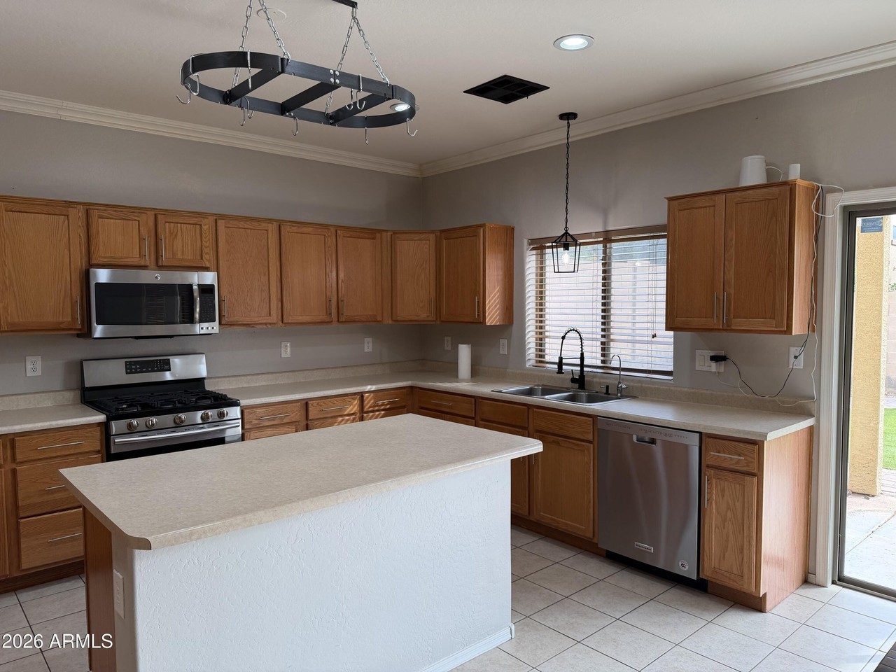 2337 W Barwick Dr - Photo 3 of 28