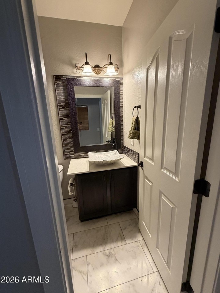 2337 W Barwick Dr - Photo 7 of 28