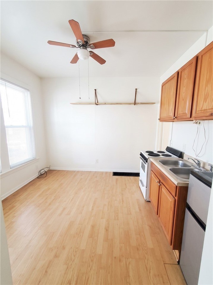 96 Rutgers St - Photo 2 of 5