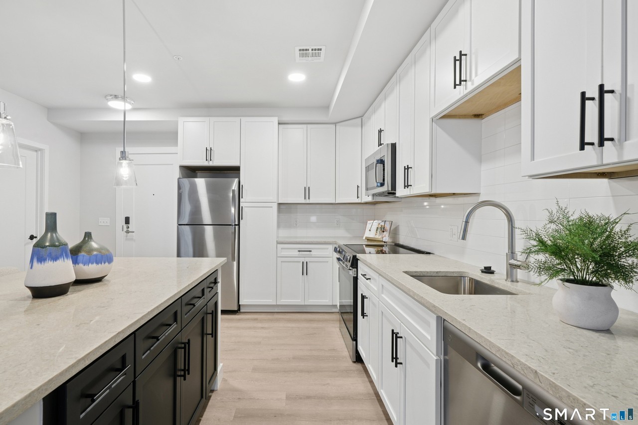 467 West Ave #1024 - Photo 3 of 34