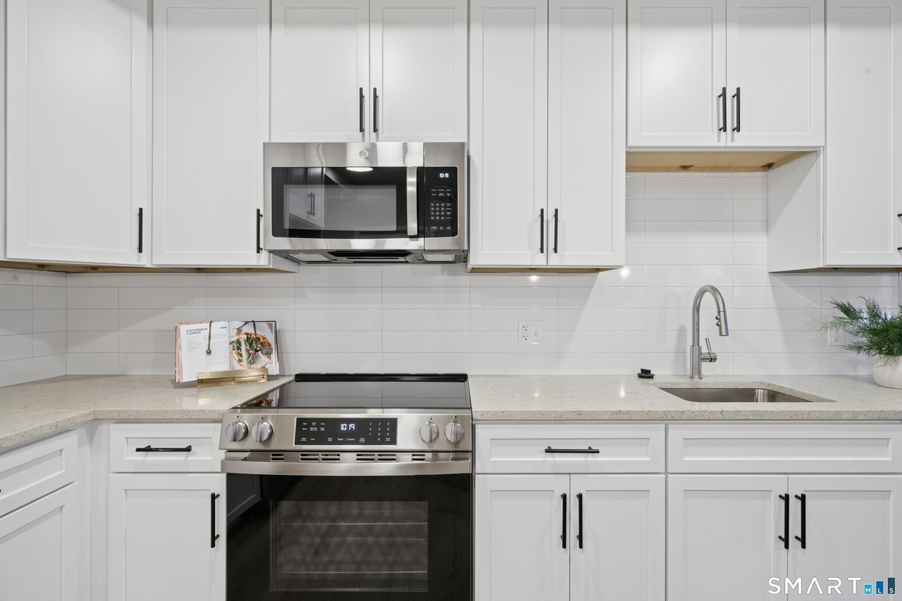 467 West Ave #1024 - Photo 4 of 34