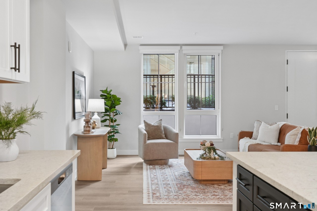 467 West Ave #1024 - Photo 5 of 34
