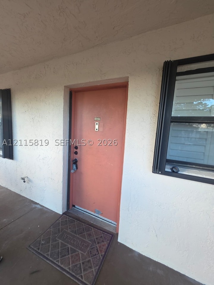 831 Ne 207th Ln #2-203 - Photo 5 of 29