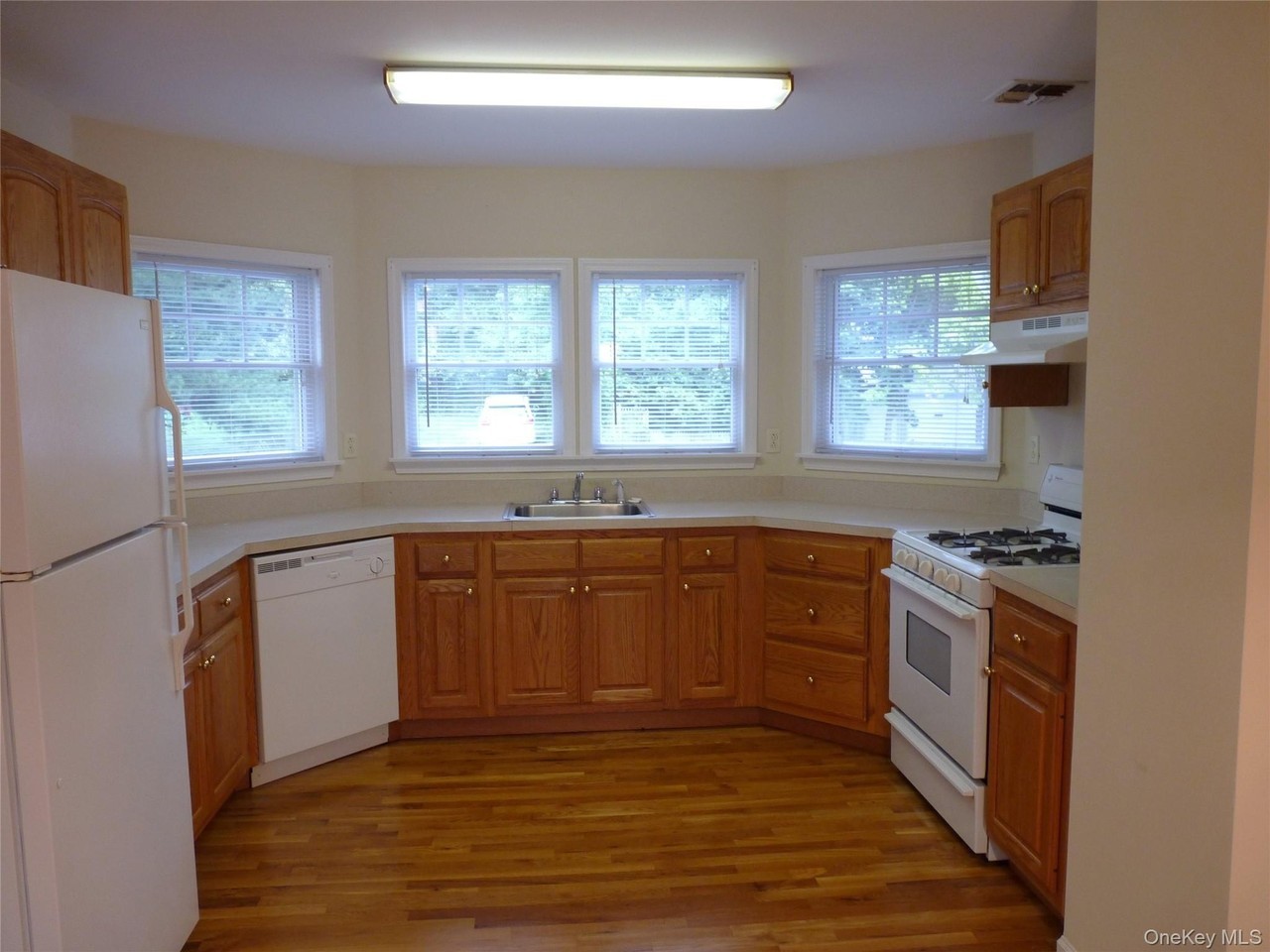 49 W Catherine St - Photo 4 of 19