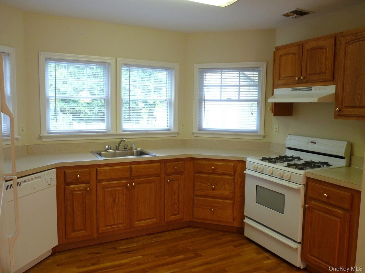 49 W Catherine St - Photo 5 of 19