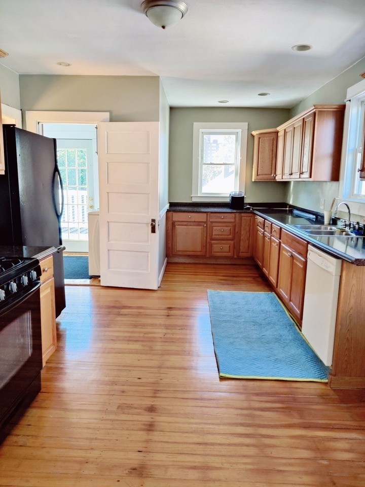 99 Putnam St #99 - Photo 7 of 27