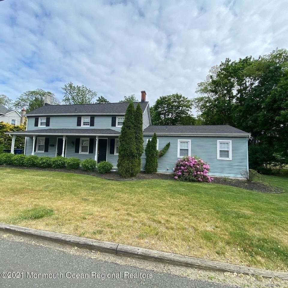 372 Lake Ave