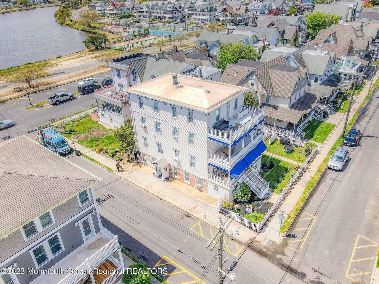 18 Abbott Ave - Photo 4 of 50