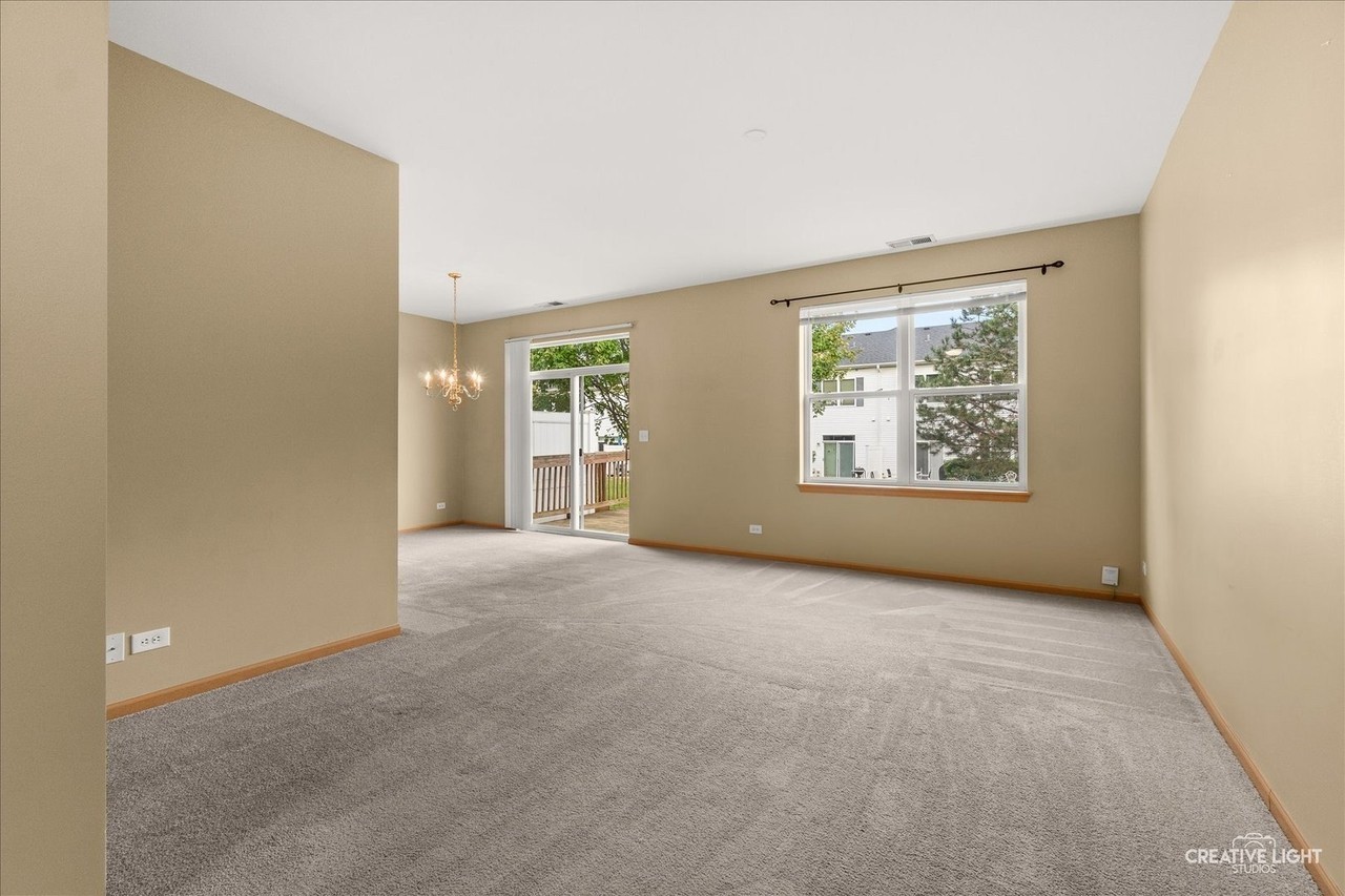 375 Chesapeake Ln #375 - Photo 2 of 39