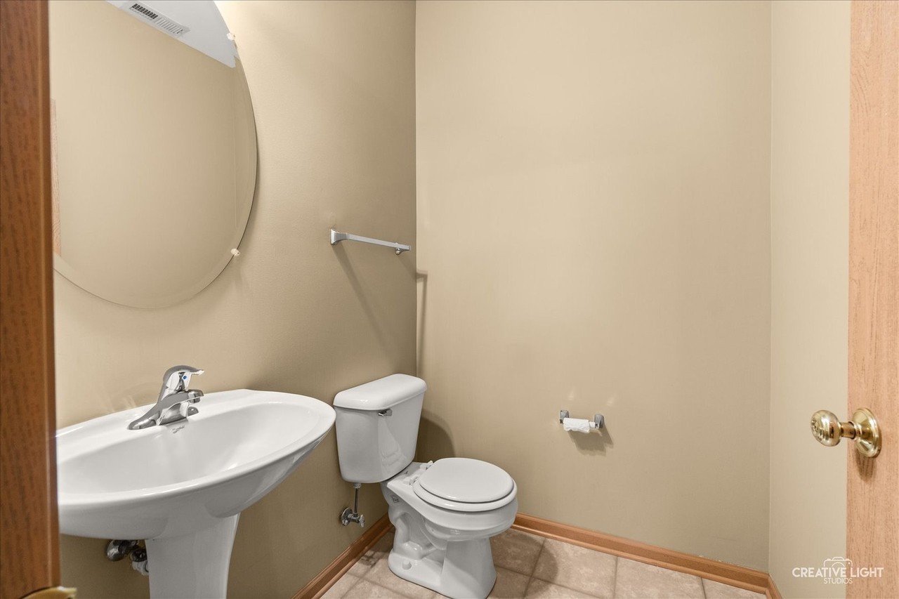 375 Chesapeake Ln #375 - Photo 7 of 39