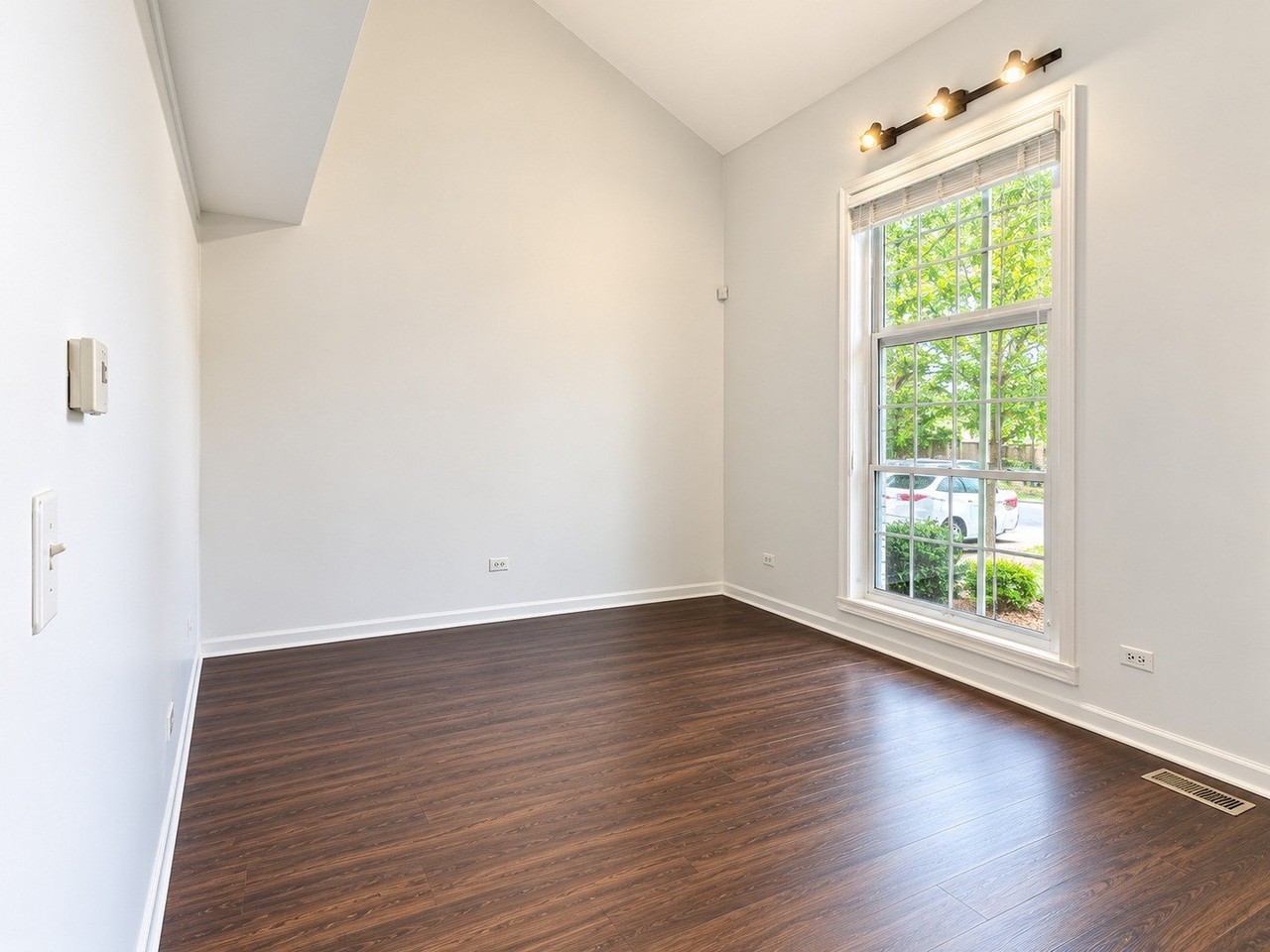 776 Roosevelt Rd - Photo 4 of 14