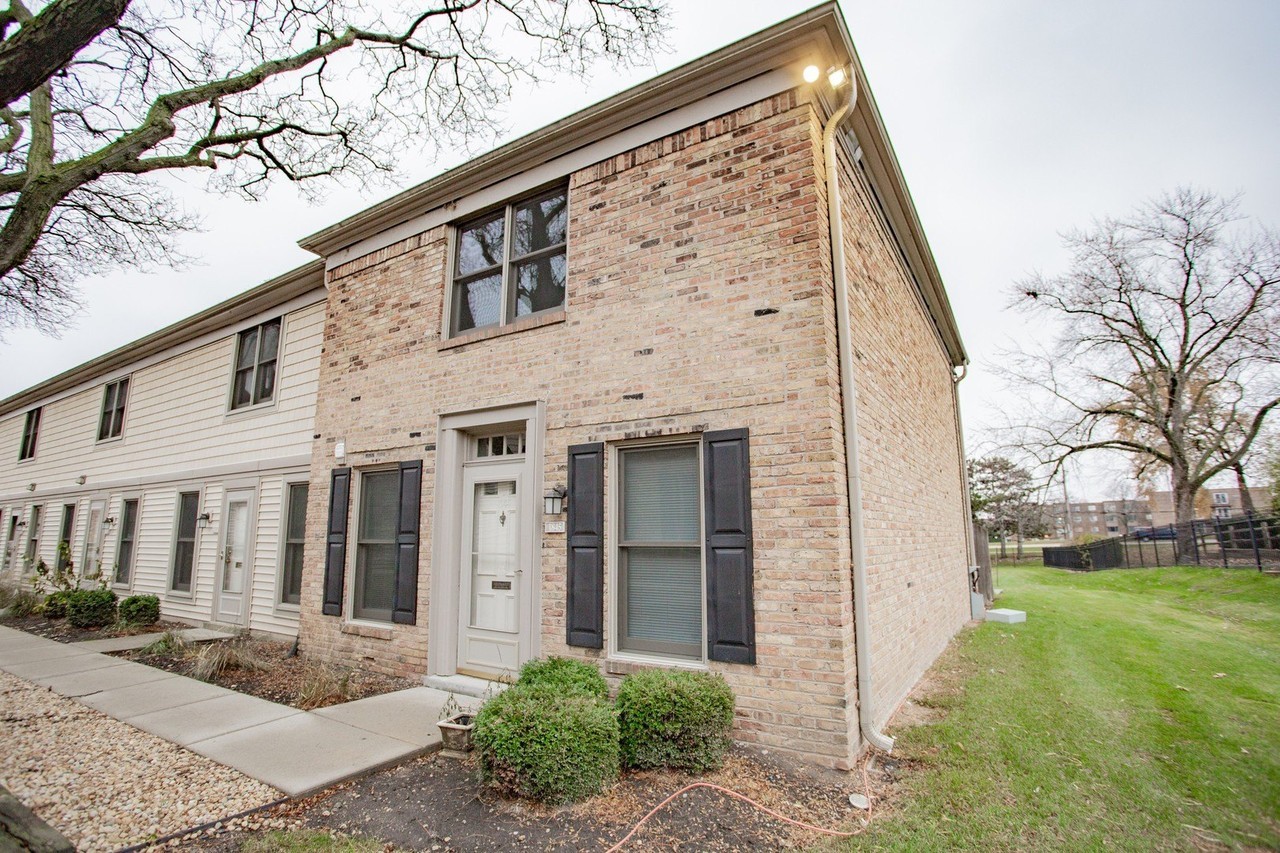 1845 Bristol Walk - Photo 2 of 31