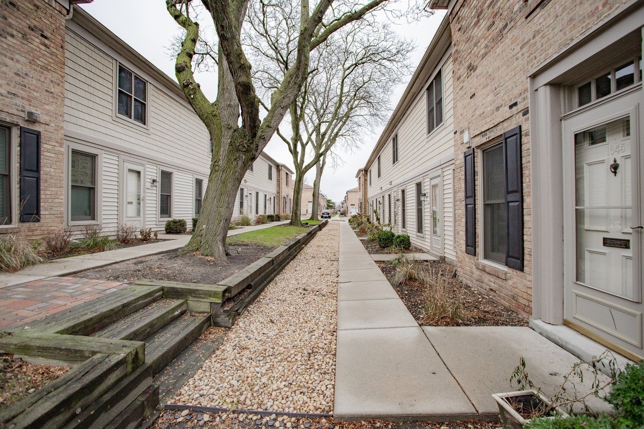 1845 Bristol Walk - Photo 3 of 31
