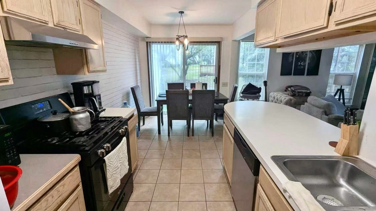 296 Shadybrook Ln - Photo 4 of 12