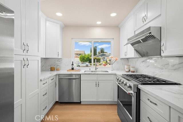 24096 Hurst Dr - Photo 4 of 8