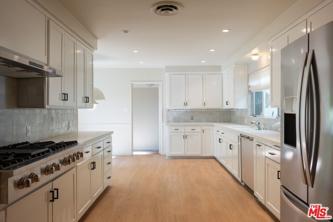 672 Amalfi Dr - Photo 7 of 8