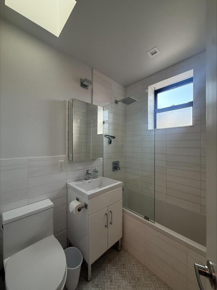 343 W 12th St - Photo 5 of 10