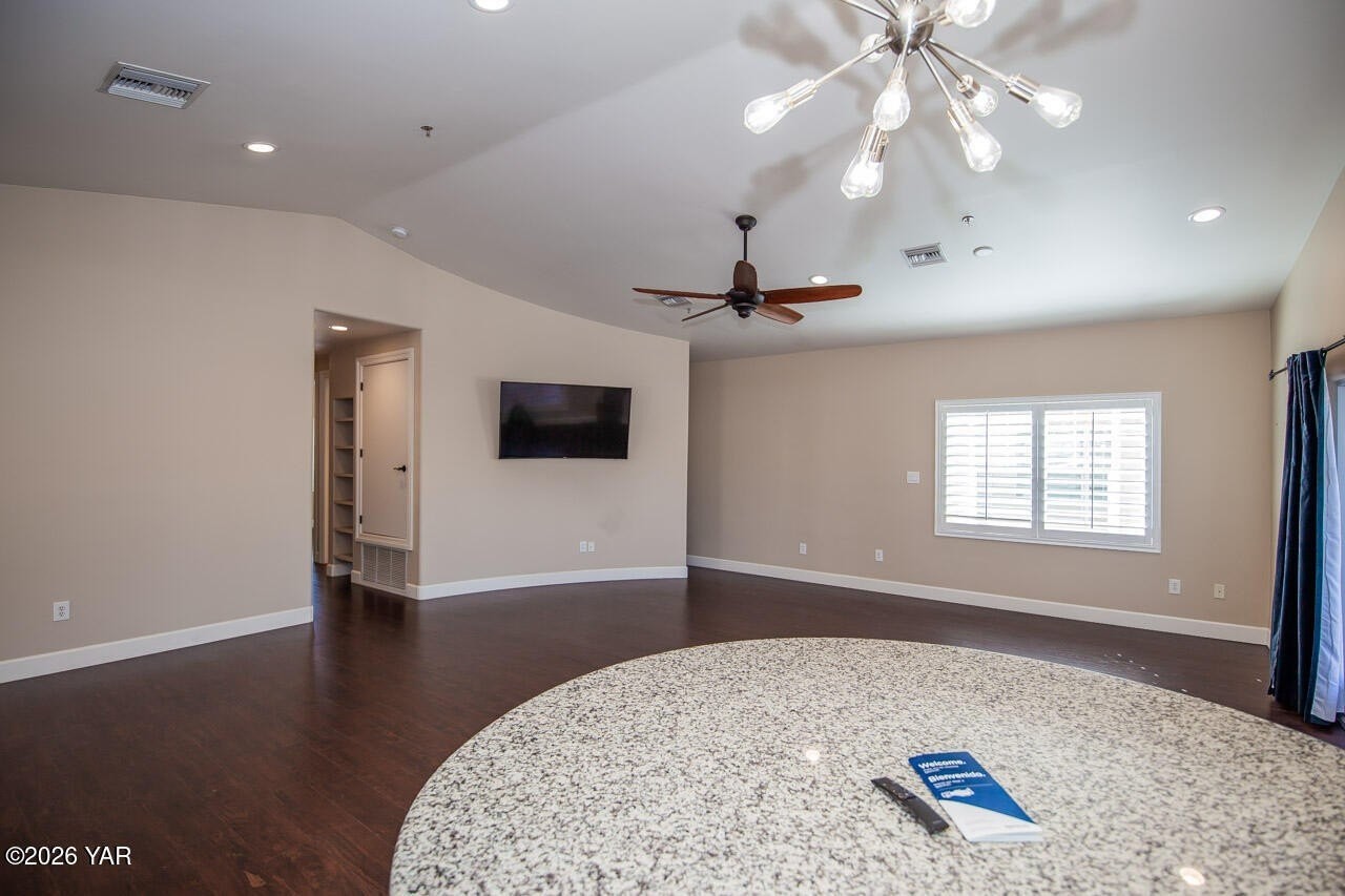 133 S Madison Ave - Photo 7 of 23