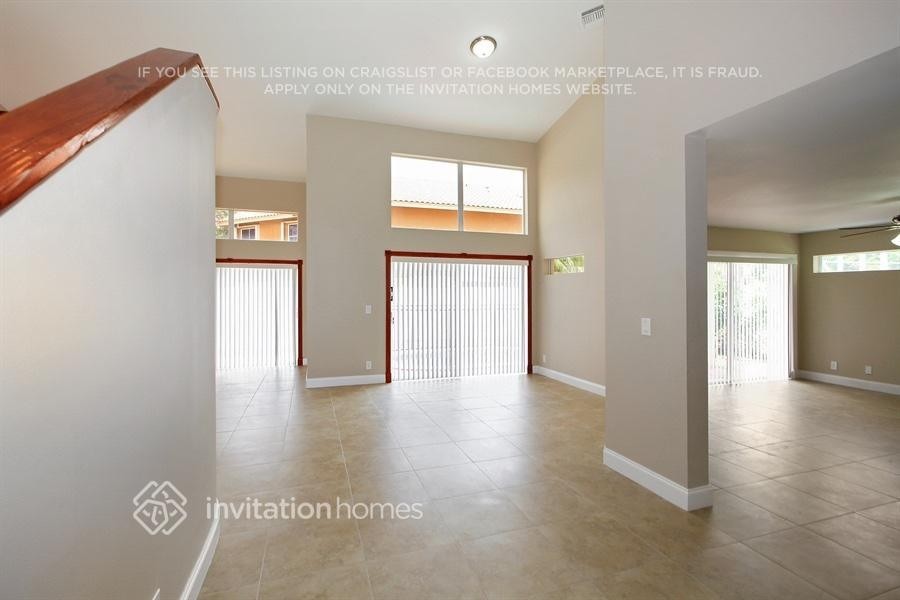 5700 Nw 60th Pl - Photo 3 of 12