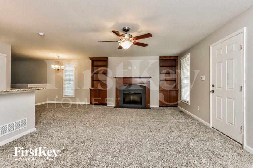3463 Wainwright St - Photo 3 of 15