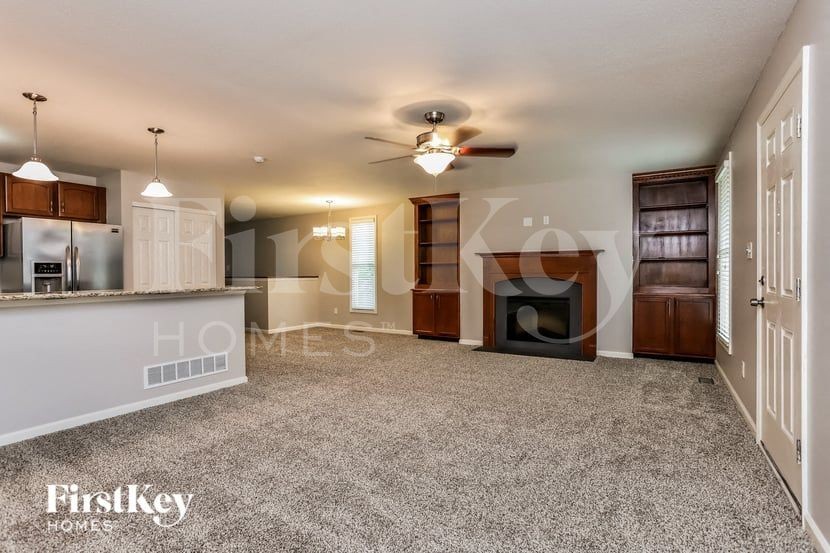 3463 Wainwright St - Photo 4 of 15