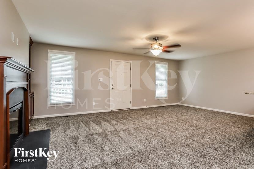 3463 Wainwright St - Photo 5 of 15