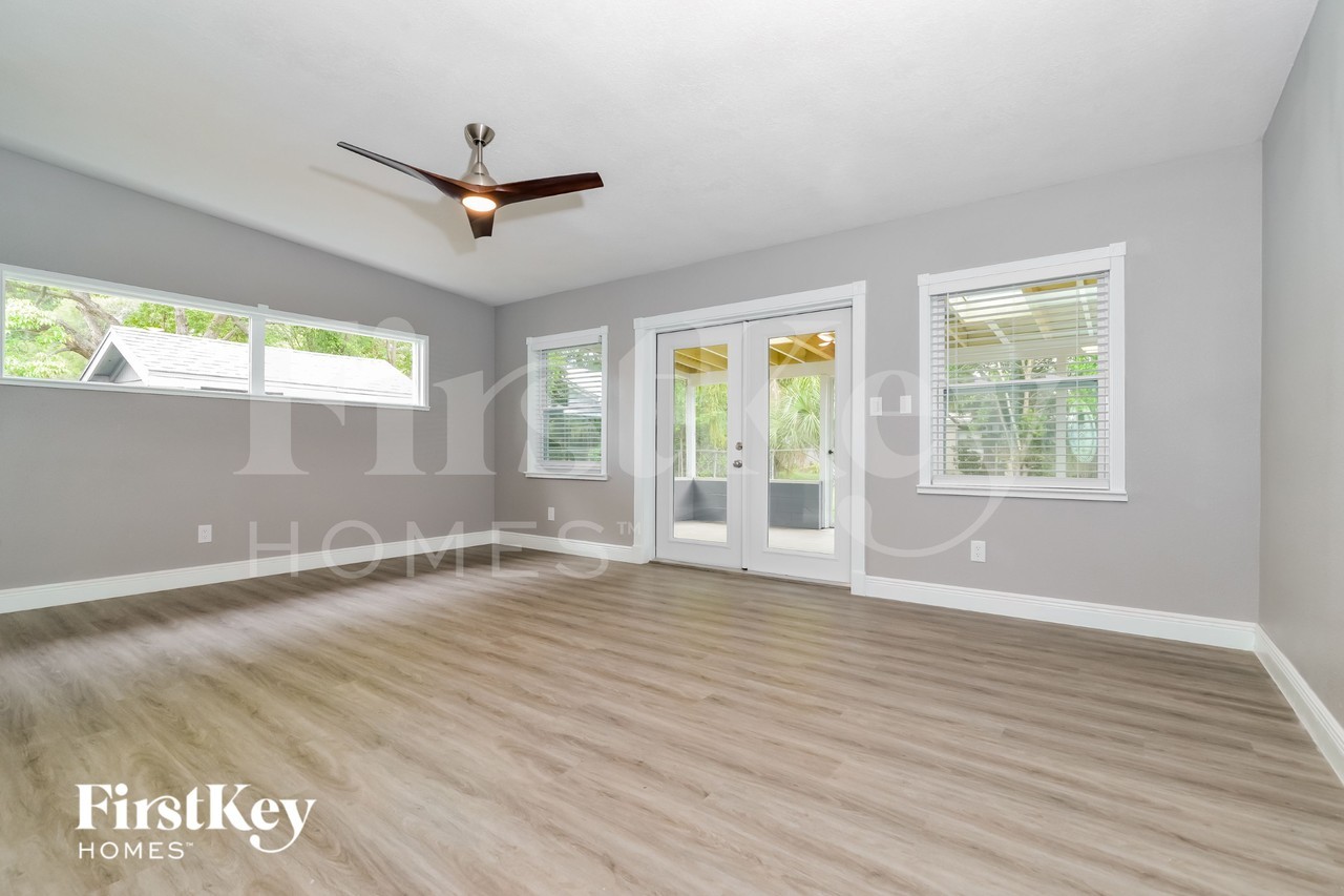 1504 Clematis Ln - Photo 3 of 15