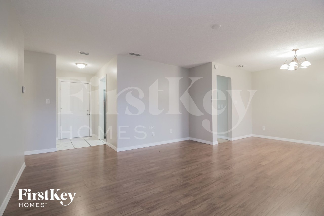 5120 Ferncrest Dr - Photo 2 of 15