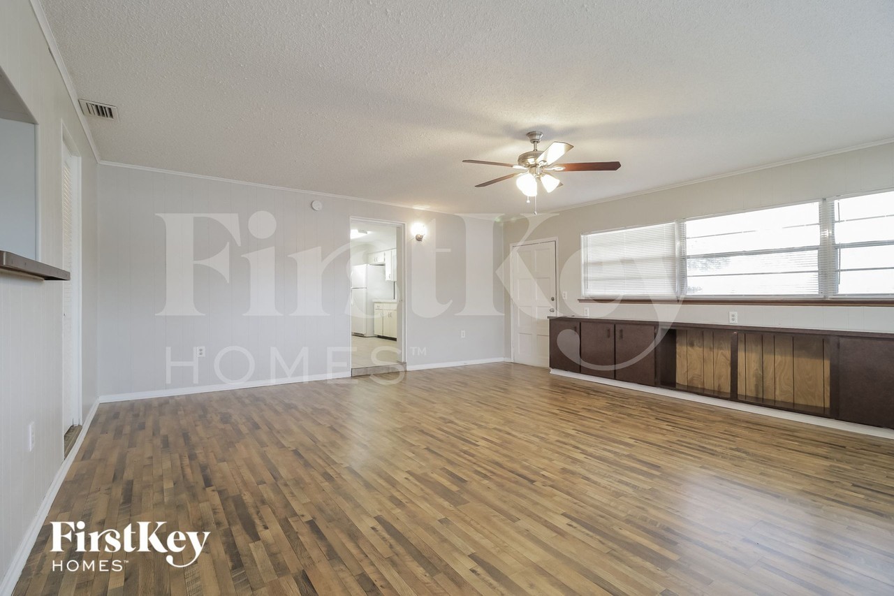 5120 Ferncrest Dr - Photo 7 of 15